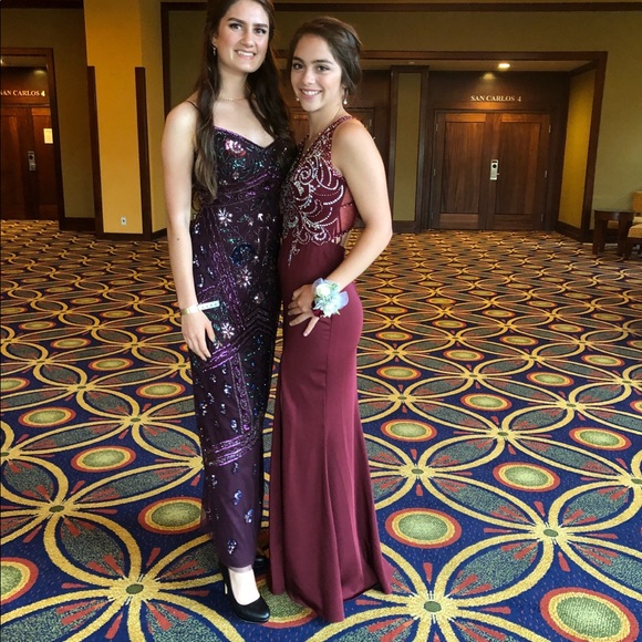 Maroon prom dress - Picture 4 of 8